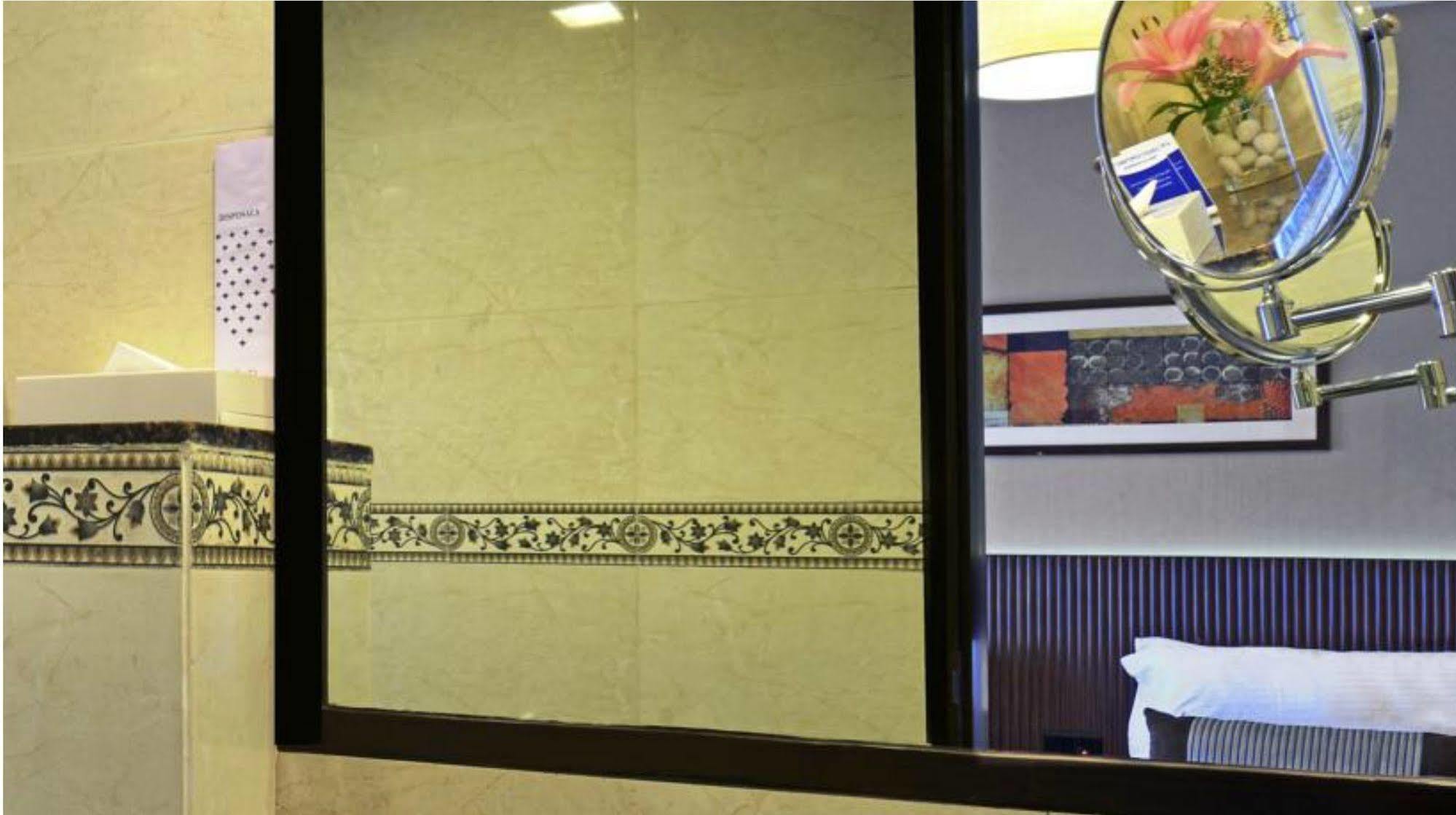 Residency Sarovar Portico Βομβάη Εξωτερικό φωτογραφία
